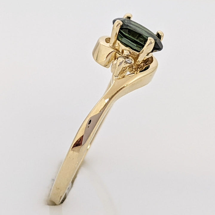 14K GREEN TOURMALINE OVAL 4X6 WITH (2) MELEE ESTATE RING 1.8 GRAMS