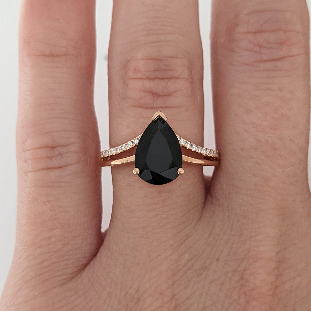 14K ROSE ONYX PEAR 7X11 WITH .20 DIAMOND TOTAL WEIGHT (24) ROUND ESTATE RING 2.6 GRAMS