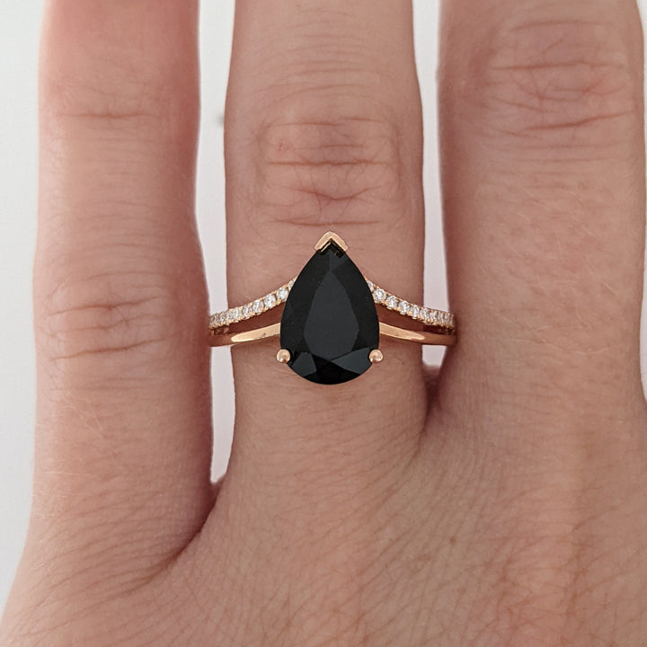 14K ROSE ONYX PEAR 7X11 WITH .20 DIAMOND TOTAL WEIGHT (24) ROUND ESTATE RING 2.6 GRAMS