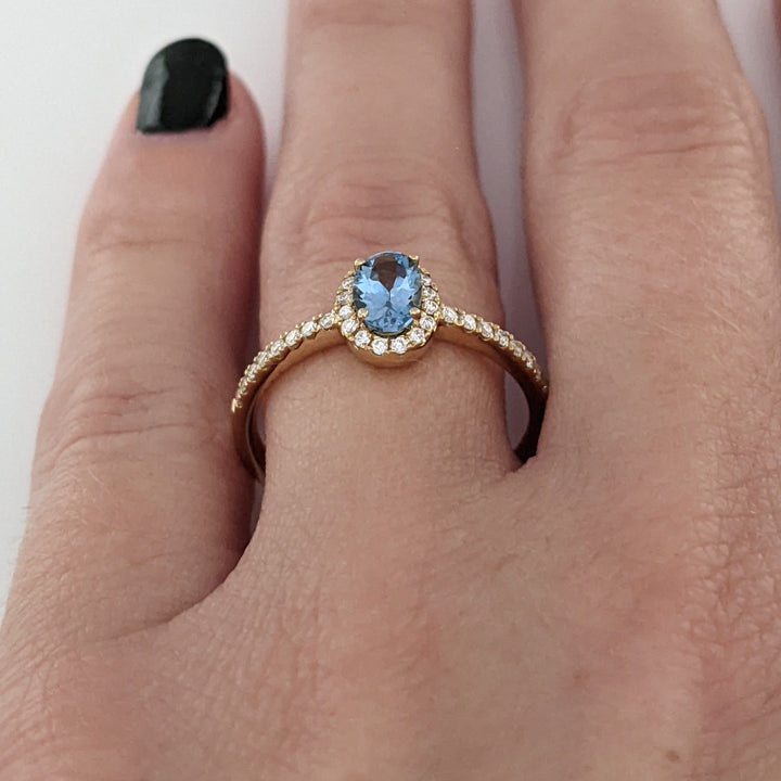 14K AQUAMARINE OVAL .59 CARAT TOTAL WITH .15 DIAMOND TOTAL WEIGHT ESTATE HALO RING 2.2 GRAMS