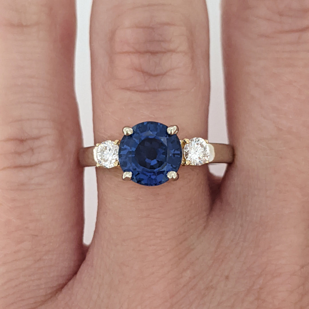 14K TWO-TONE LAB-CREATED SAPPHIIRE ROUND 7.5MM WITH .28 DIAMOND TOTAL WEIGHT ESTATE RING 4.7 GRAMS