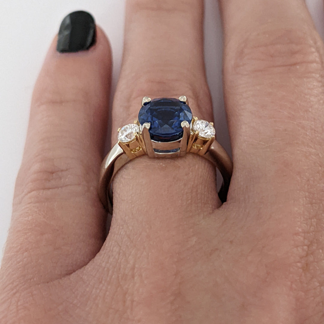 14K TWO-TONE LAB-CREATED SAPPHIIRE ROUND 7.5MM WITH .28 DIAMOND TOTAL WEIGHT ESTATE RING 4.7 GRAMS