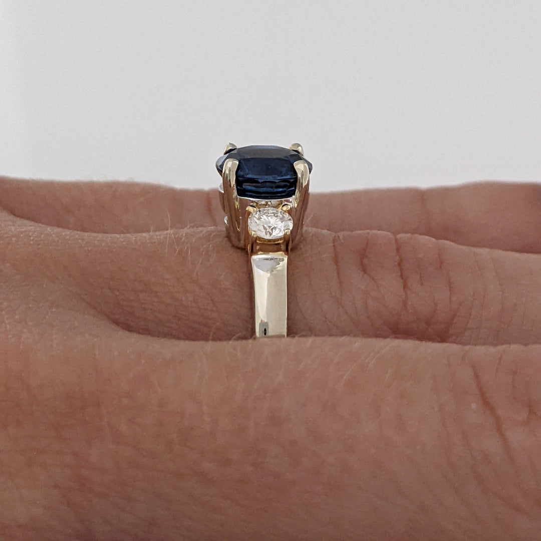 14K TWO-TONE LAB-CREATED SAPPHIIRE ROUND 7.5MM WITH .28 DIAMOND TOTAL WEIGHT ESTATE RING 4.7 GRAMS