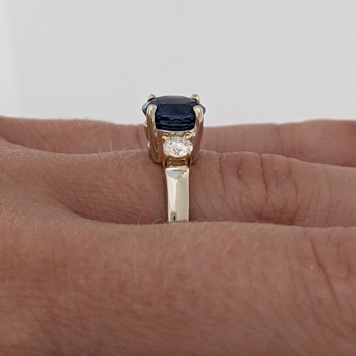 14K TWO-TONE LAB-CREATED SAPPHIIRE ROUND 7.5MM WITH .28 DIAMOND TOTAL WEIGHT ESTATE RING 4.7 GRAMS