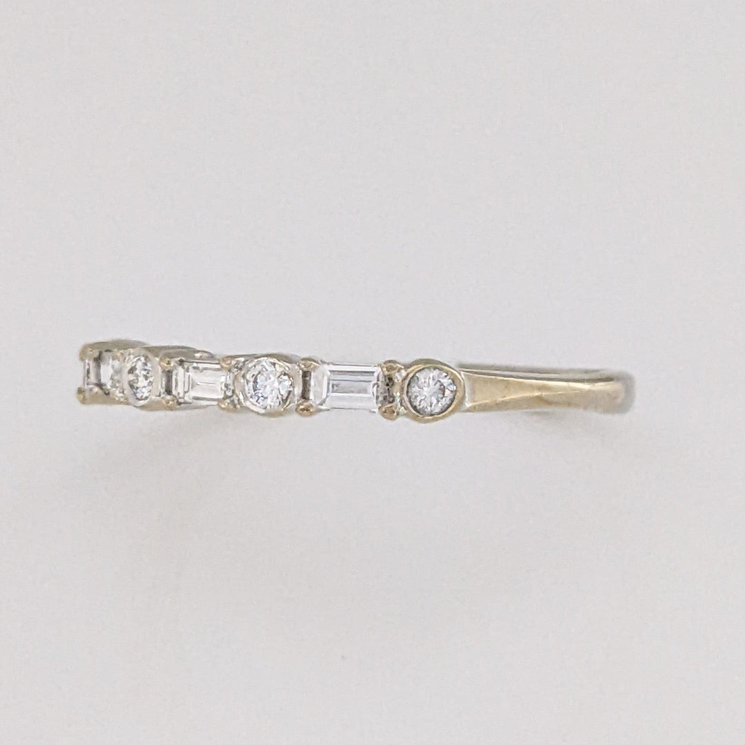 14K WHITE .22 CARAT TOTAL WEIGHT SI1 G DIAMOND ROUND (5) BAGUETTE (4) ESTATE BAND 1.7 GRAMS