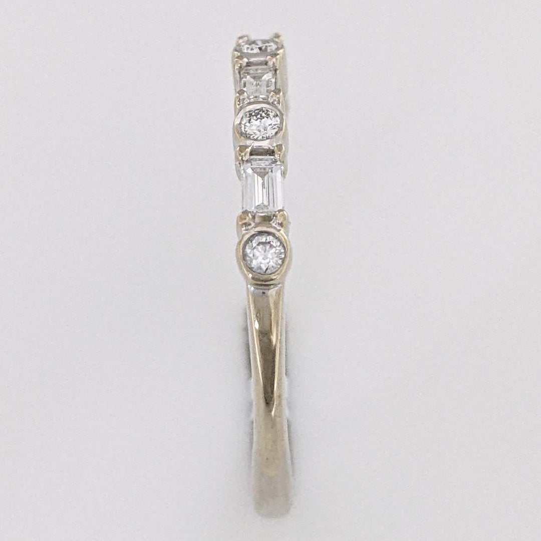 14K WHITE .22 CARAT TOTAL WEIGHT SI1 G DIAMOND ROUND (5) BAGUETTE (4) ESTATE BAND 1.7 GRAMS