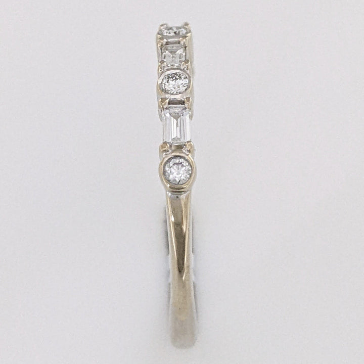 14K WHITE .22 CARAT TOTAL WEIGHT SI1 G DIAMOND ROUND (5) BAGUETTE (4) ESTATE BAND 1.7 GRAMS