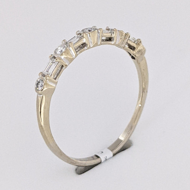 14K WHITE .22 CARAT TOTAL WEIGHT SI1 G DIAMOND ROUND (5) BAGUETTE (4) ESTATE BAND 1.7 GRAMS