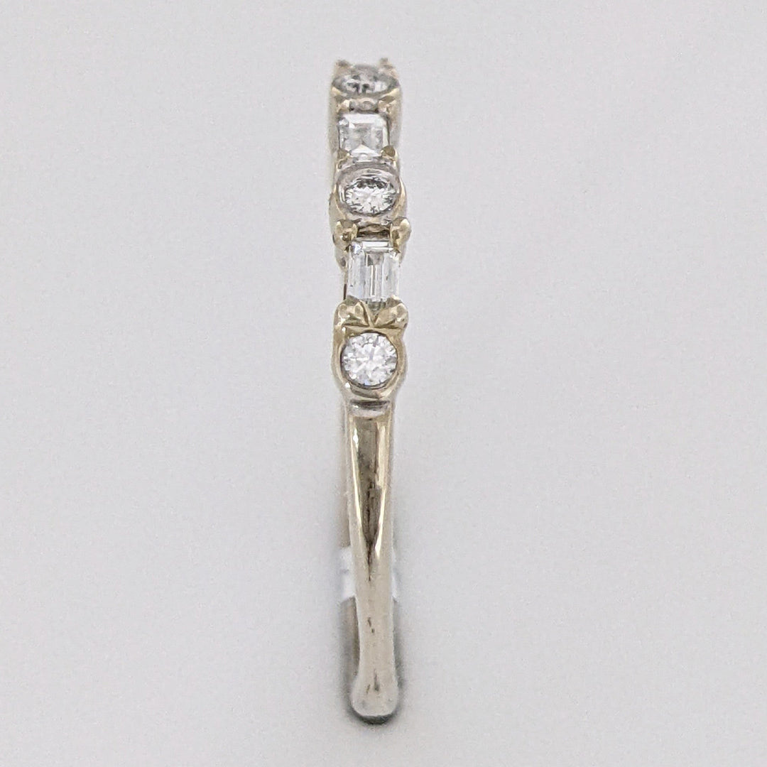 14K WHITE .22 CARAT TOTAL WEIGHT SI1 G DIAMOND ROUND (5) BAGUETTE (4) ESTATE BAND 1.7 GRAMS