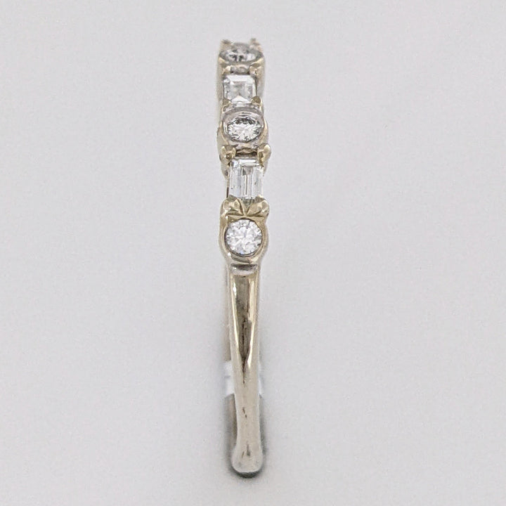 14K WHITE .22 CARAT TOTAL WEIGHT SI1 G DIAMOND ROUND (5) BAGUETTE (4) ESTATE BAND 1.7 GRAMS