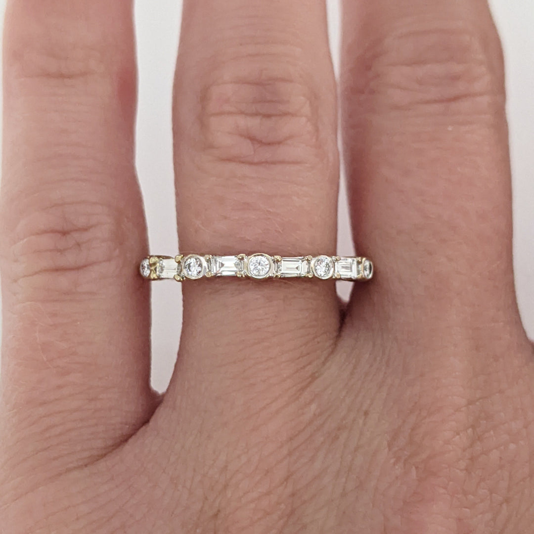 14K WHITE .22 CARAT TOTAL WEIGHT SI1 G DIAMOND ROUND (5) BAGUETTE (4) ESTATE BAND 1.7 GRAMS