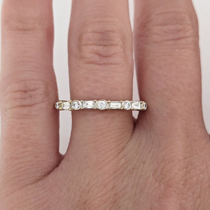 14K WHITE .22 CARAT TOTAL WEIGHT SI1 G DIAMOND ROUND (5) BAGUETTE (4) ESTATE BAND 1.7 GRAMS