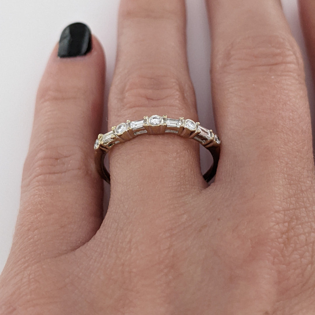 14K WHITE .22 CARAT TOTAL WEIGHT SI1 G DIAMOND ROUND (5) BAGUETTE (4) ESTATE BAND 1.7 GRAMS