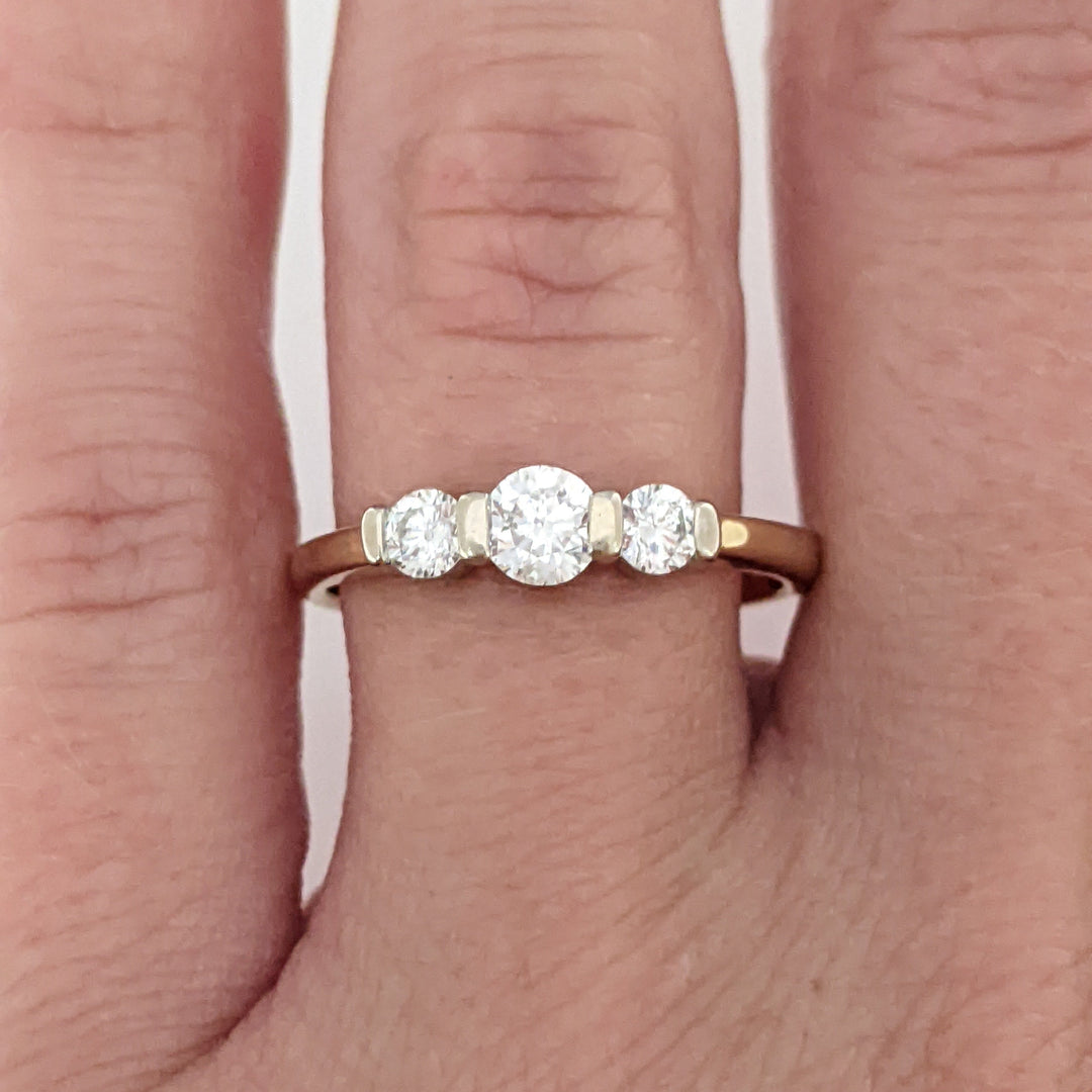 14K .40 CARAT TOTAL WEIGHT SI2 H DIAMOND ROUND (3) BAR SET TRINITY ESTATE RING 3.1 GRAMS