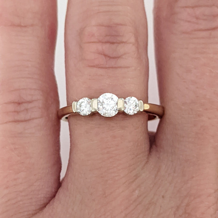 14K .40 CARAT TOTAL WEIGHT SI2 H DIAMOND ROUND (3) BAR SET TRINITY ESTATE RING 3.1 GRAMS