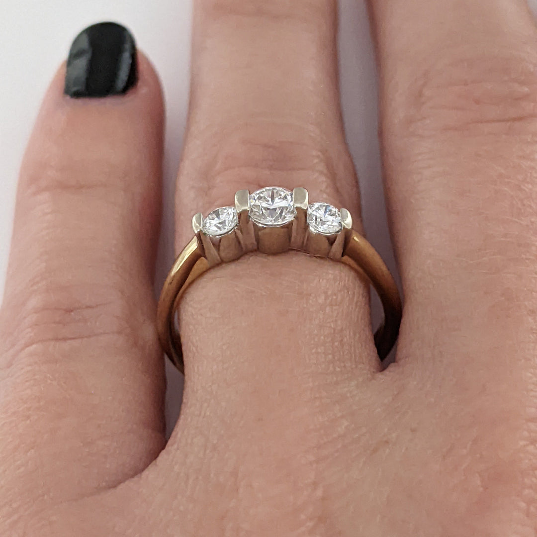 14K .40 CARAT TOTAL WEIGHT SI2 H DIAMOND ROUND (3) BAR SET TRINITY ESTATE RING 3.1 GRAMS