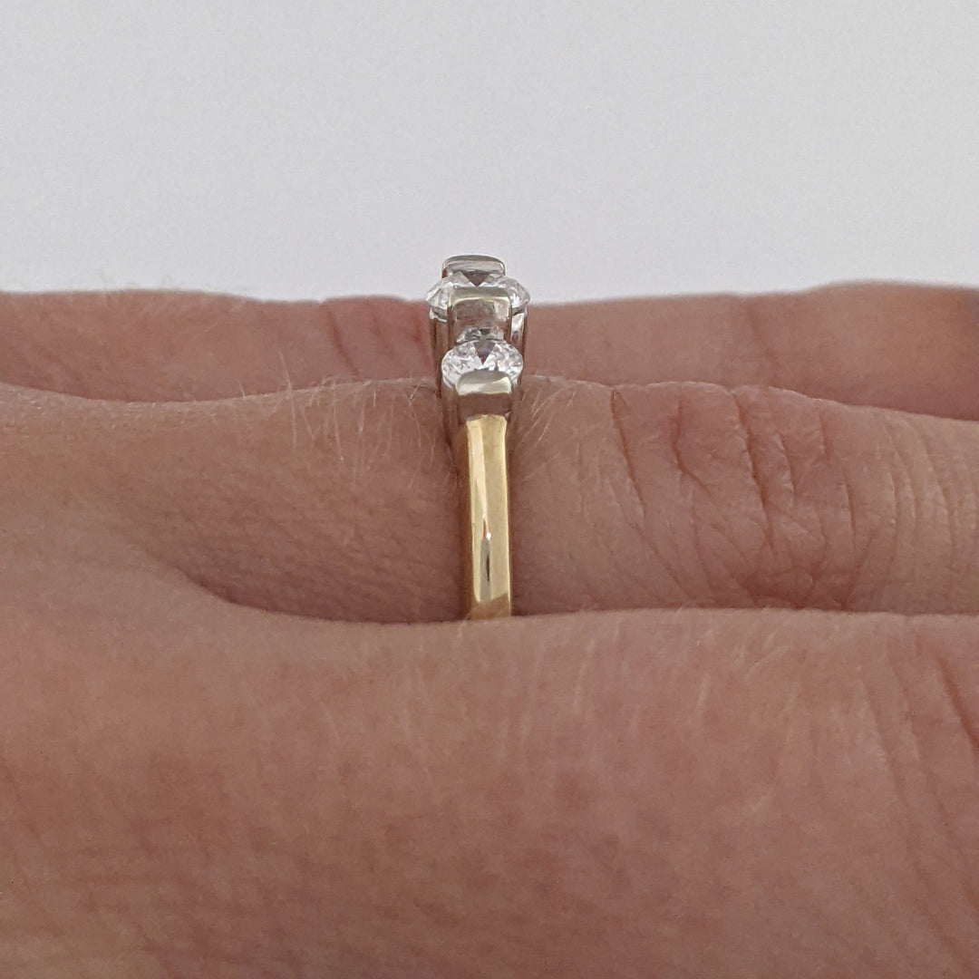 14K .40 CARAT TOTAL WEIGHT SI2 H DIAMOND ROUND (3) BAR SET TRINITY ESTATE RING 3.1 GRAMS