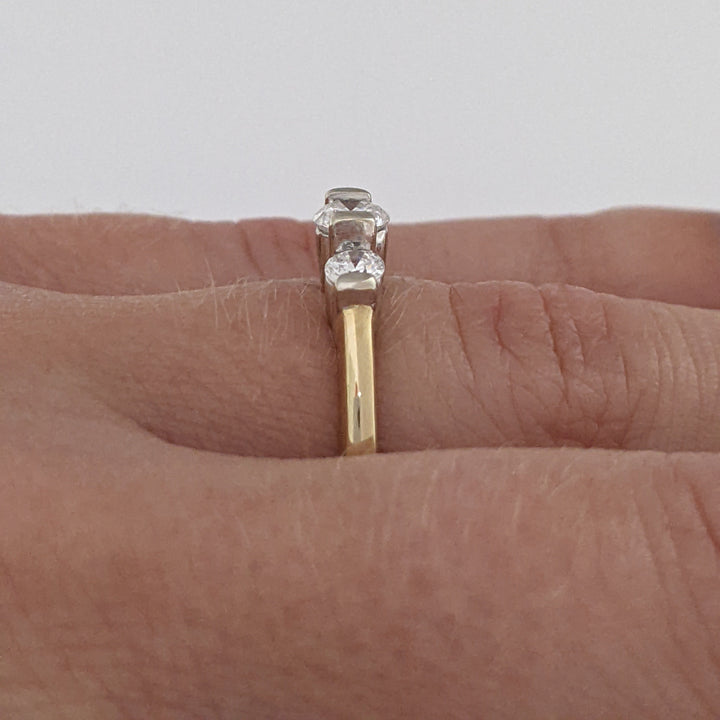 14K .40 CARAT TOTAL WEIGHT SI2 H DIAMOND ROUND (3) BAR SET TRINITY ESTATE RING 3.1 GRAMS