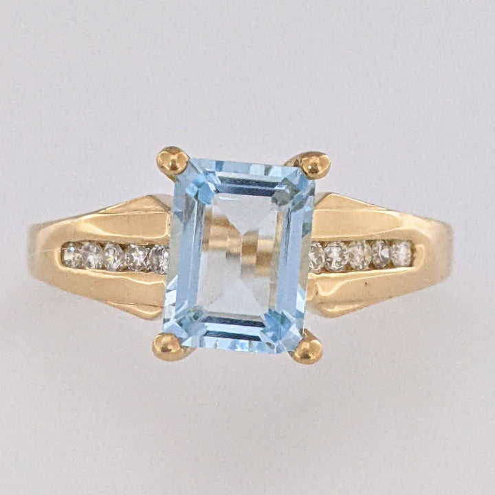 14K AQUAMARINE EMERALD CUT 6X9 WITH .10 DIAMOND TOTAL WEIGHT (10) ROUND ESTATE RING 3.8 GRAMS