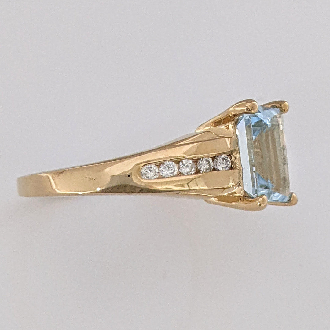 14K AQUAMARINE EMERALD CUT 6X9 WITH .10 DIAMOND TOTAL WEIGHT (10) ROUND ESTATE RING 3.8 GRAMS