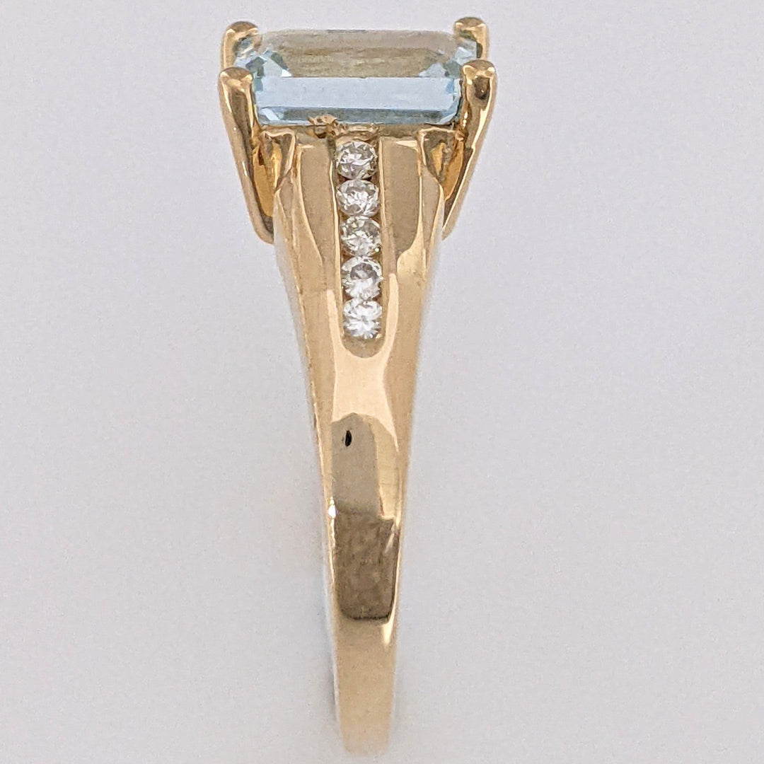 14K AQUAMARINE EMERALD CUT 6X9 WITH .10 DIAMOND TOTAL WEIGHT (10) ROUND ESTATE RING 3.8 GRAMS