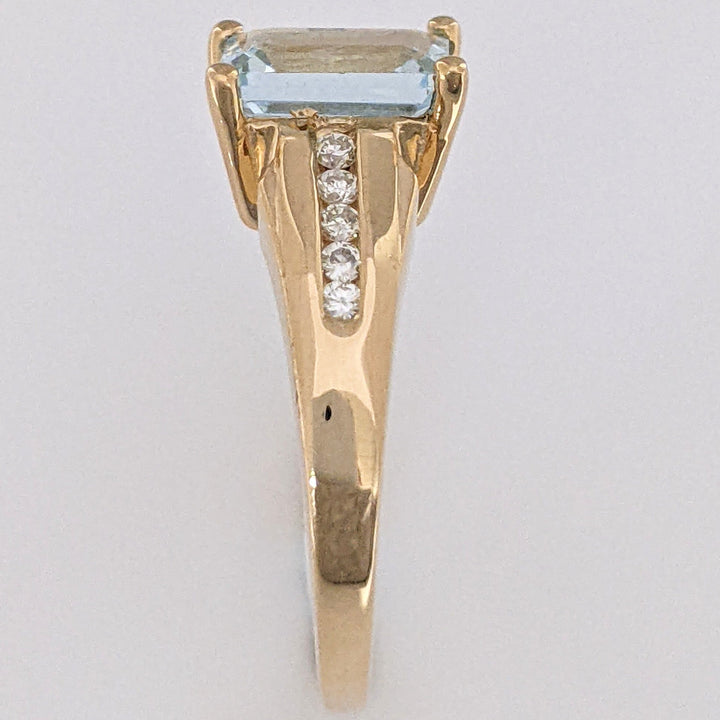 14K AQUAMARINE EMERALD CUT 6X9 WITH .10 DIAMOND TOTAL WEIGHT (10) ROUND ESTATE RING 3.8 GRAMS