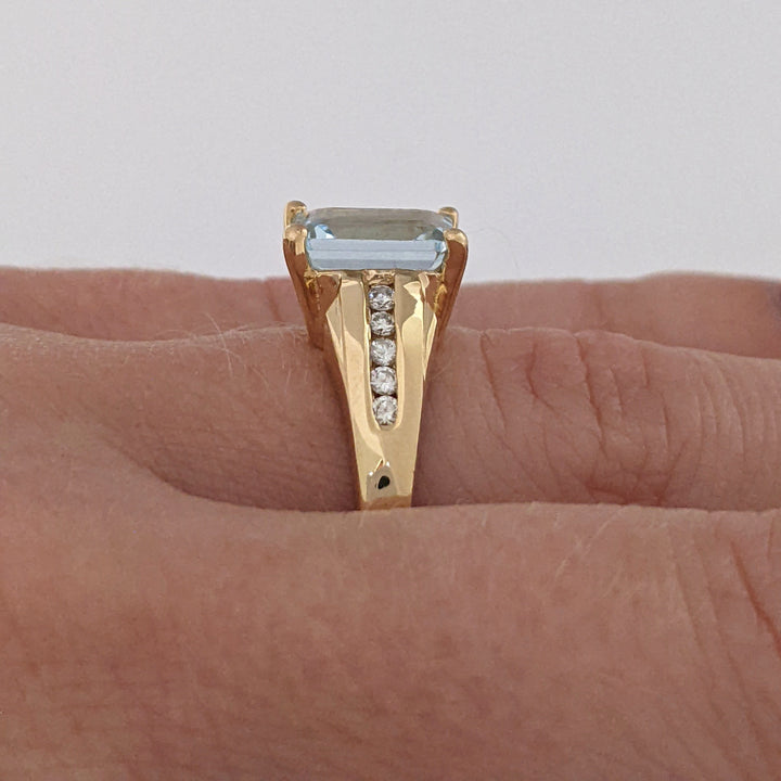 14K AQUAMARINE EMERALD CUT 6X9 WITH .10 DIAMOND TOTAL WEIGHT (10) ROUND ESTATE RING 3.8 GRAMS