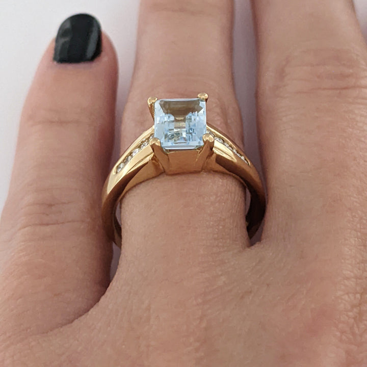 14K AQUAMARINE EMERALD CUT 6X9 WITH .10 DIAMOND TOTAL WEIGHT (10) ROUND ESTATE RING 3.8 GRAMS
