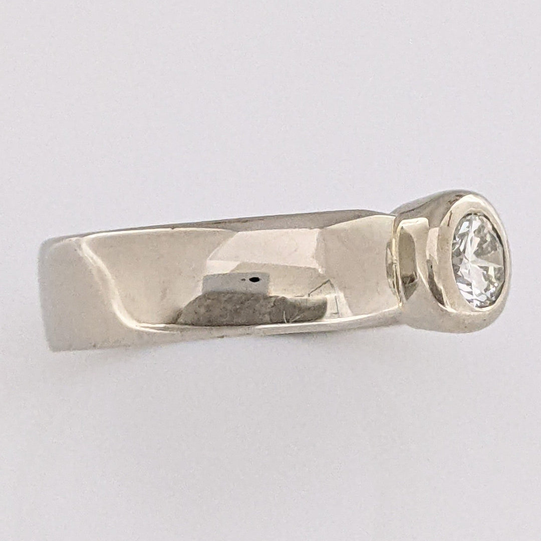 10K WHITE .34 CARAT TOTAL SI1 I DIAMOND ROUND BEZEL SET ESTATE RING 4.3 GRAMS