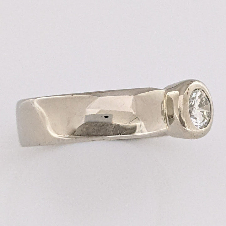 10K WHITE .34 CARAT TOTAL SI1 I DIAMOND ROUND BEZEL SET ESTATE RING 4.3 GRAMS