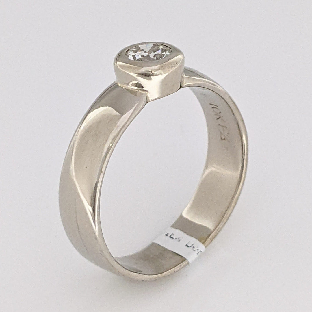 10K WHITE .34 CARAT TOTAL SI1 I DIAMOND ROUND BEZEL SET ESTATE RING 4.3 GRAMS