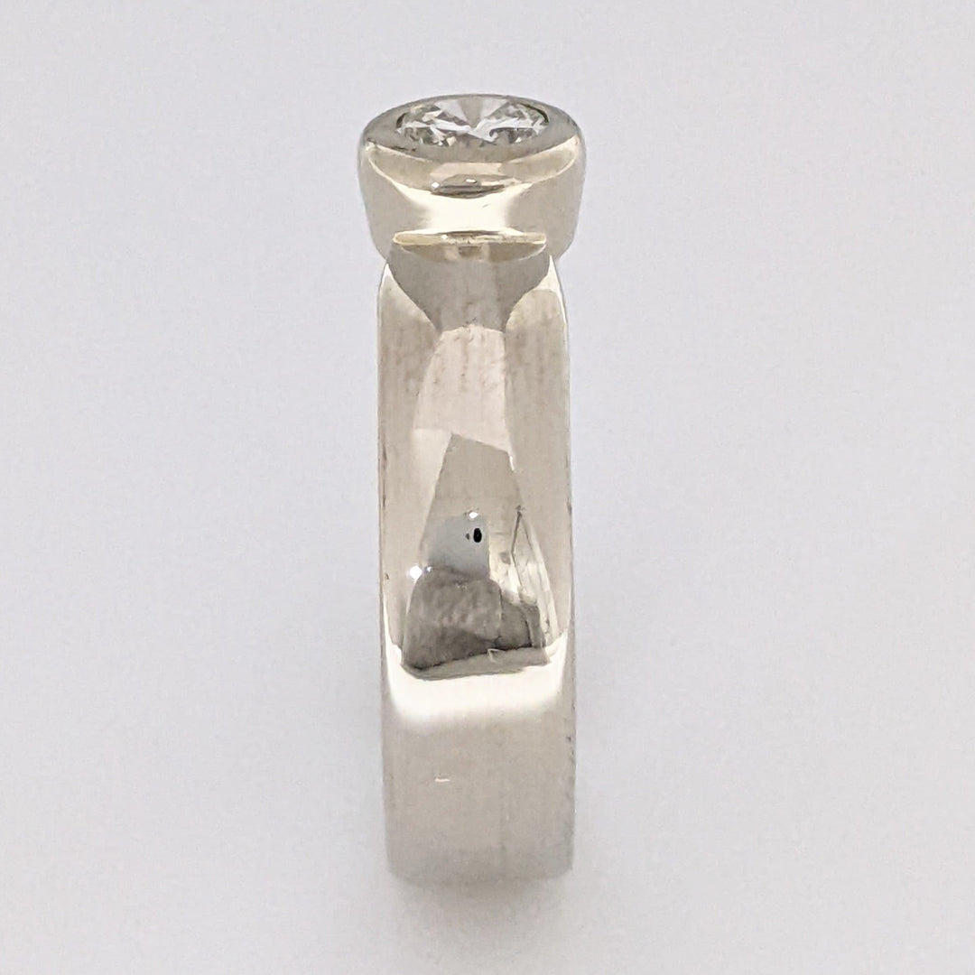 10K WHITE .34 CARAT TOTAL SI1 I DIAMOND ROUND BEZEL SET ESTATE RING 4.3 GRAMS