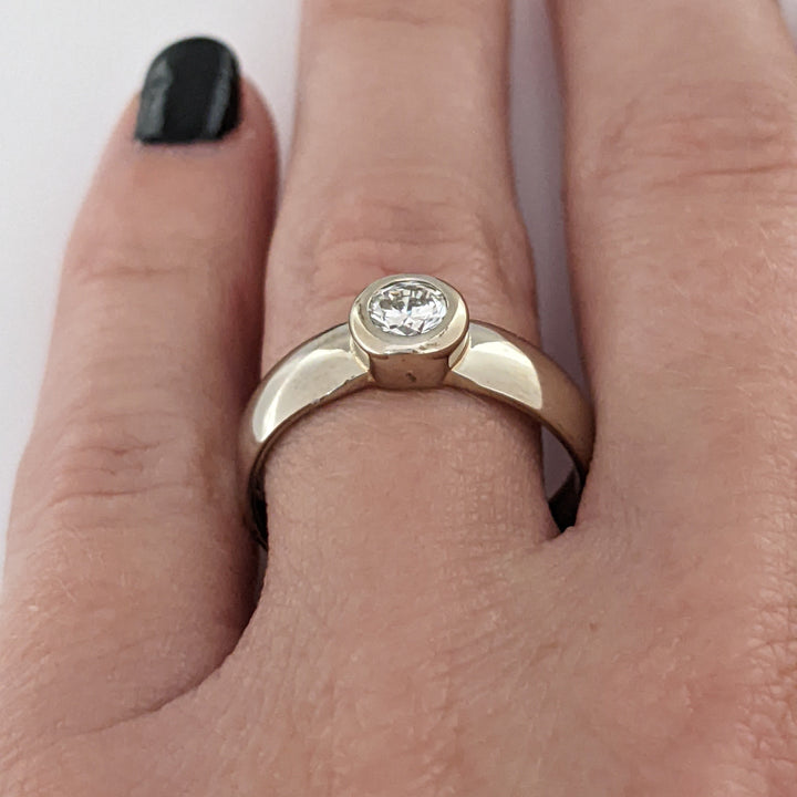 10K WHITE .34 CARAT TOTAL SI1 I DIAMOND ROUND BEZEL SET ESTATE RING 4.3 GRAMS
