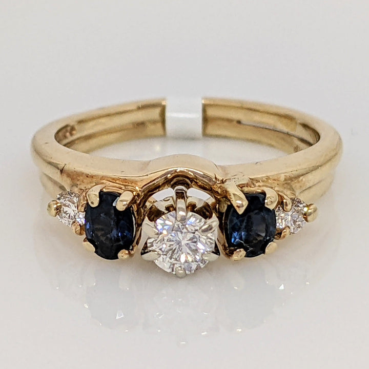 14K .26 CARAT TOTAL WEIGHT I1 G DIAMOND ROUND (3) WITH (2) 3X4 SAPPHIRE OVAL ESTATE RING/SET 3.9 GRAMS
