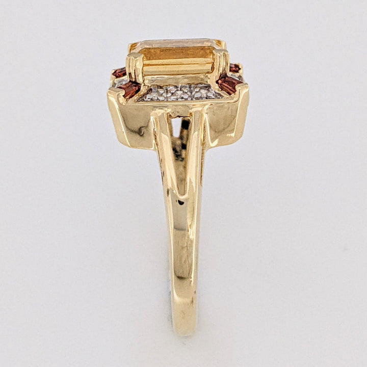 10K CITRINE EMERALD CUT 6X8 WITH (4) GARNET BAGUETTE AND (10) MELEE ESTATE RING 3.1 GRAMS