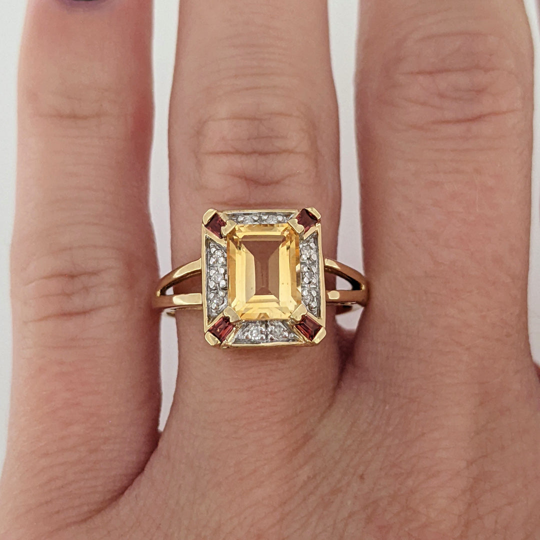 10K CITRINE EMERALD CUT 6X8 WITH (4) GARNET BAGUETTE AND (10) MELEE ESTATE RING 3.1 GRAMS