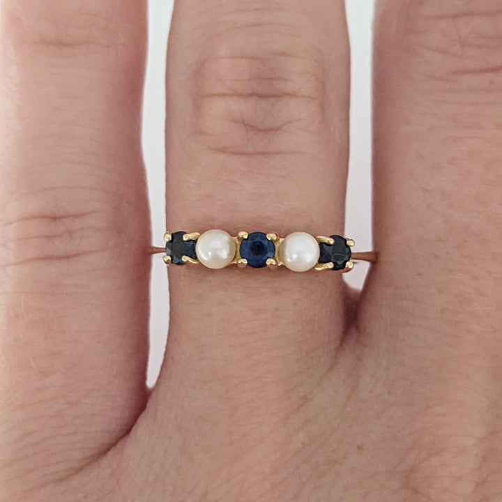 18K SAPPHIRE ROUND (3) 3MM WITH (2) PEARL 3MM ESTATE TIFFANY BAND 1.6 GRAMS