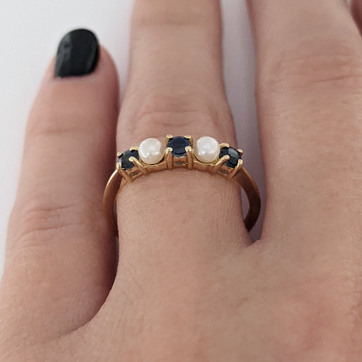 18K SAPPHIRE ROUND (3) 3MM WITH (2) PEARL 3MM ESTATE TIFFANY BAND 1.6 GRAMS