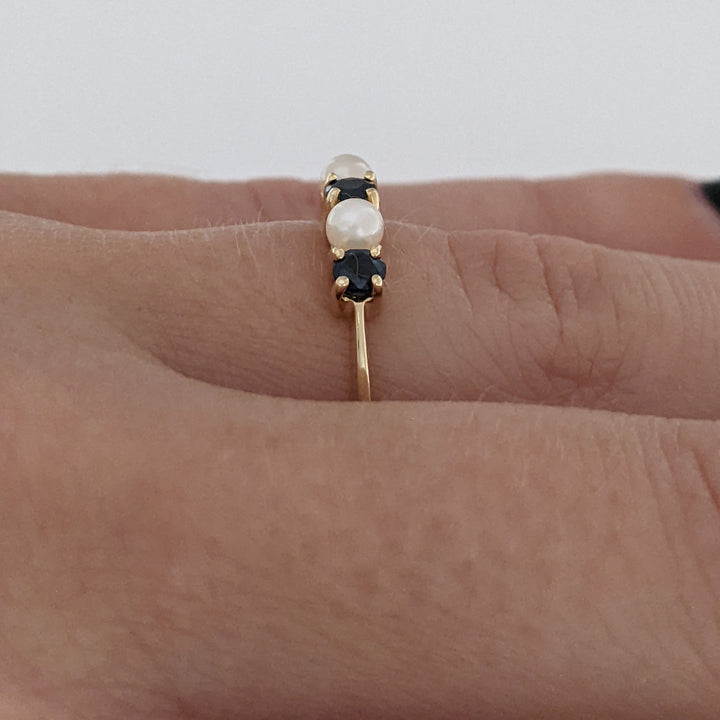 18K SAPPHIRE ROUND (3) 3MM WITH (2) PEARL 3MM ESTATE TIFFANY BAND 1.6 GRAMS