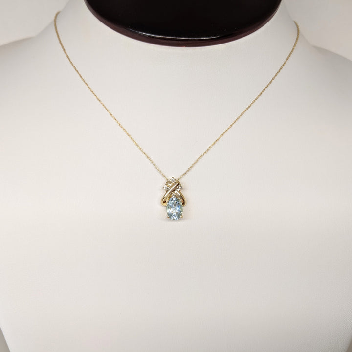 14K AQUAMARINE OVAL 6X8 WITH (4) MELEE ESTATE PENDANT & CHAIN 2.0 GRAMS