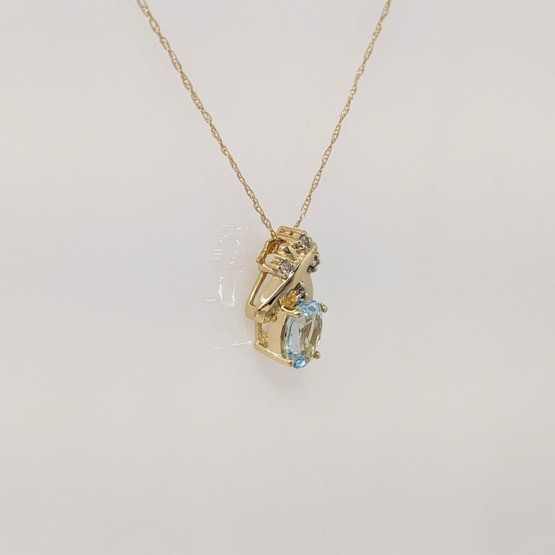 14K AQUAMARINE OVAL 6X8 WITH (4) MELEE ESTATE PENDANT & CHAIN 2.0 GRAMS