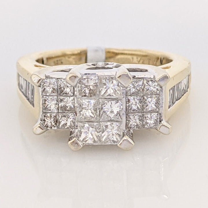 14K 1.50 CARAT TOTAL WEIGHT I1 H DIAMOND PRINCESS CUT (18) BAGUETTE (16) ESTATE CLUSTER RING 8.1 GRAMS