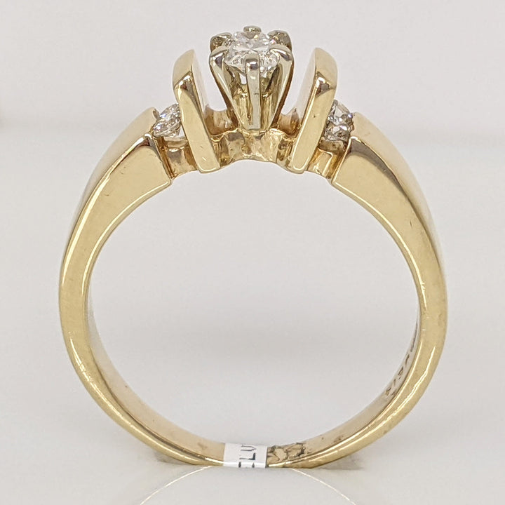 14K .37 CARAT TOTAL WEIGHT SI2 I OVAL WITH (4) ROUND DIAMOND ESTATE RING 4.9 GRAMS