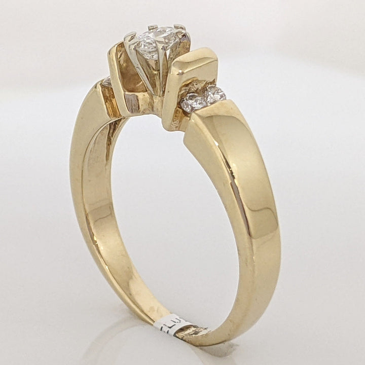 14K .37 CARAT TOTAL WEIGHT SI2 I OVAL WITH (4) ROUND DIAMOND ESTATE RING 4.9 GRAMS