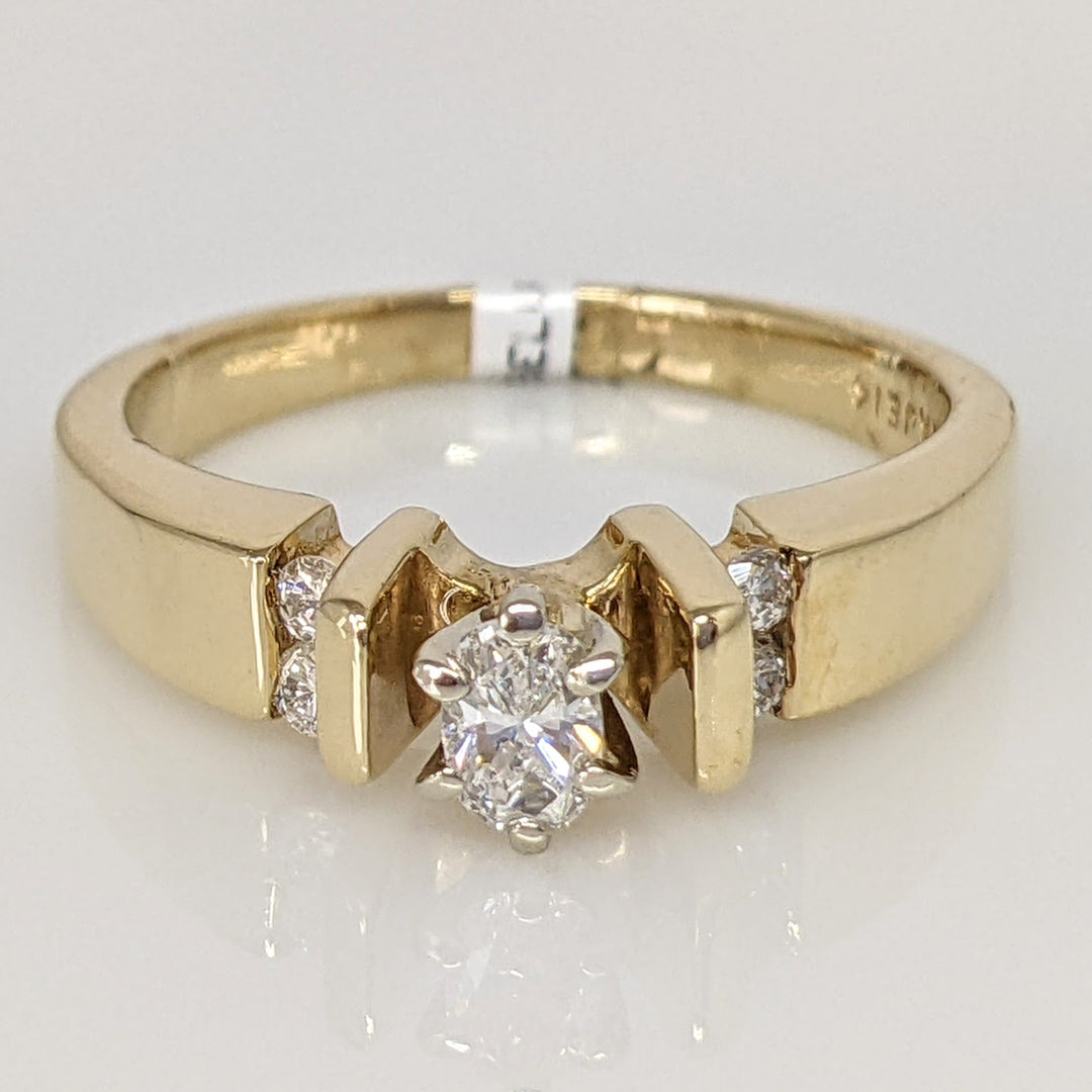 14K .37 CARAT TOTAL WEIGHT SI2 I OVAL WITH (4) ROUND DIAMOND ESTATE RING 4.9 GRAMS