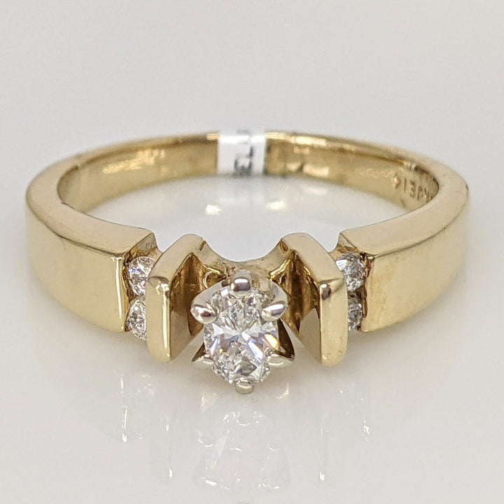 14K .37 CARAT TOTAL WEIGHT SI2 I OVAL WITH (4) ROUND DIAMOND ESTATE RING 4.9 GRAMS