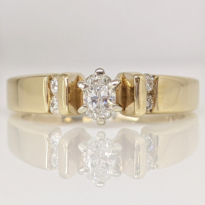 14K .37 CARAT TOTAL WEIGHT SI2 I OVAL WITH (4) ROUND DIAMOND ESTATE RING 4.9 GRAMS