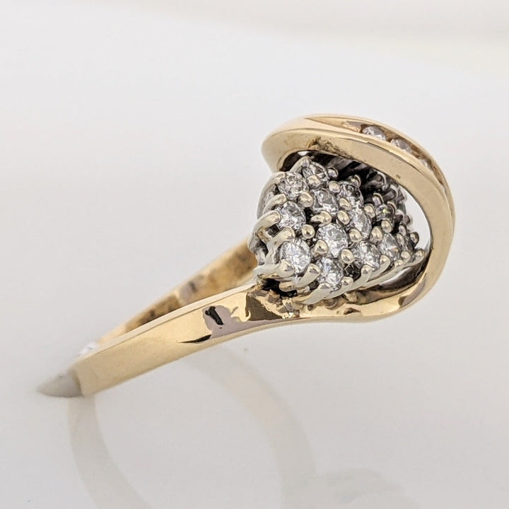 14K .57 CARAT TOTAL WEIGHT SI G-H DIAMOND ROUND (31) SWIRL CLUSTER RING 4.5 GRAMS