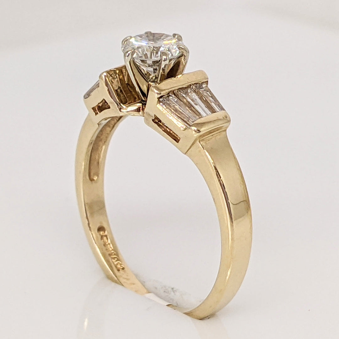 14K .71 CARAT TOTAL WEIGHT I1 J DIAMOND ROUND WITH (6) BAGUETTE CUT ESTATE RING 2.6 GRAMS