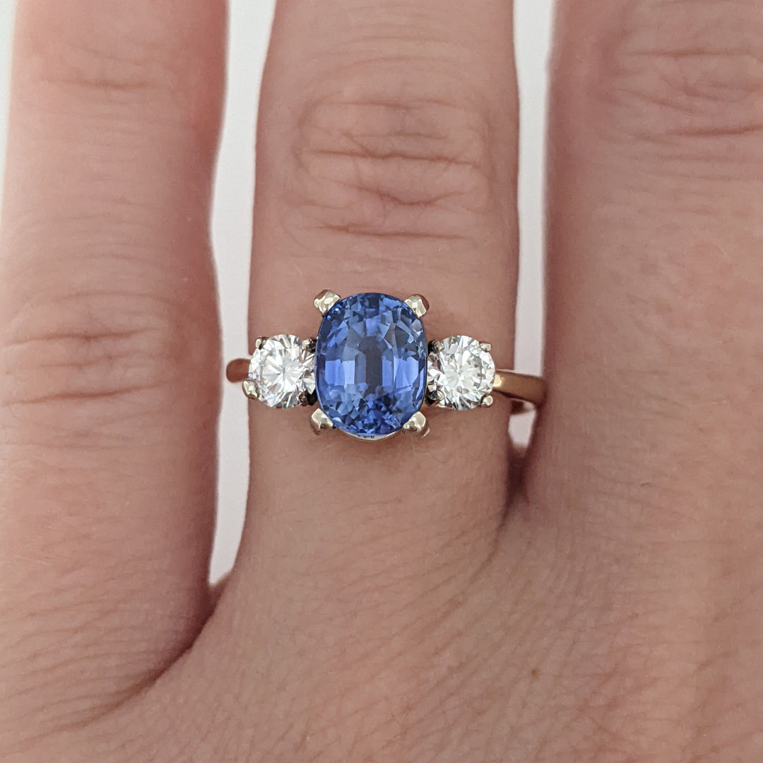 14K CEYLON SAPPHIRE "AA" CUSHION CUT 2.25 CARAT TOTAL WITH .45 DIAMOND TOTAL WEIGHT ESTATE RING 3.2 GRAMS